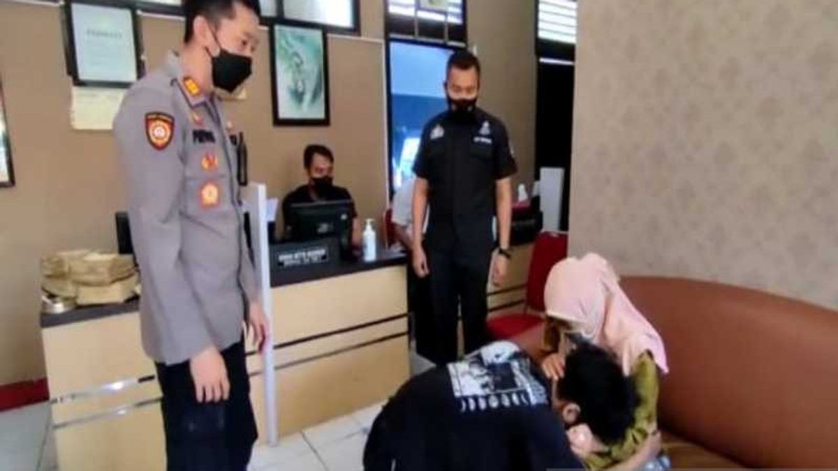 Police Examine A Child Who Persecuted His Biological Mother Because He Wasn't Given Rp50 Thousand