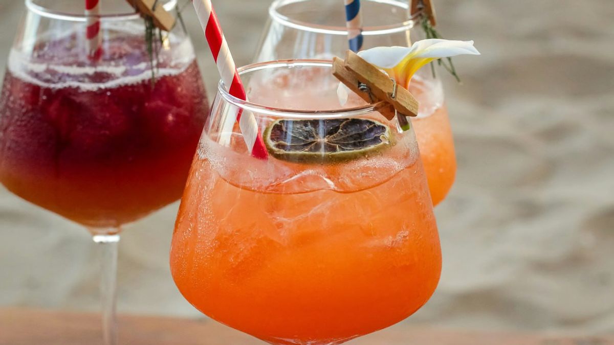 Jangan Berlebihan, Ini 7 Efek Samping Terlalu Banyak Minum Sirup