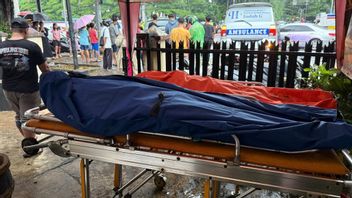 突发心脏病，三菱Pajero司机在Rawamangun撞上Ojol，直到汽车下沉，然后死亡