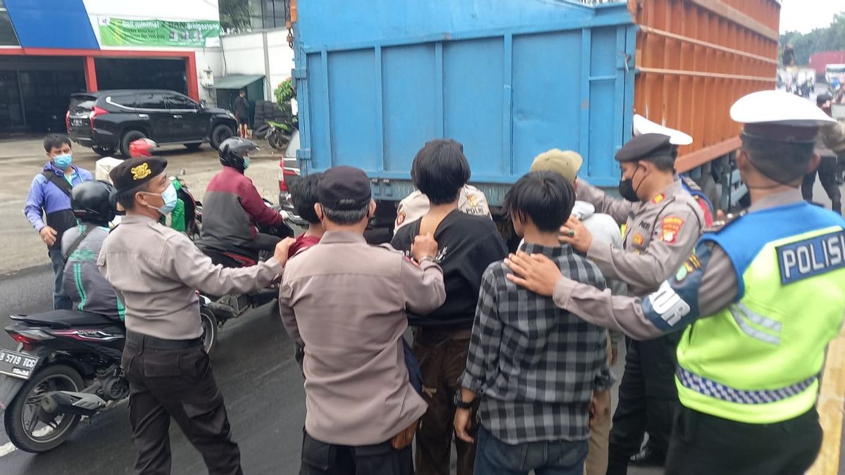 Polisi Kembali Amankan 4 Pelajar yang Bersembunyi di Dalam Truk, Mau Ikut Demo Mahasiswa di Patung Kuda