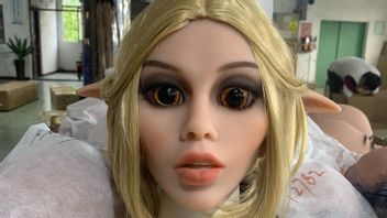 Produsen Boneka Seks Ciptakan Model 'Monster' Lengkap dengan Ekor dan Gigi Vampir