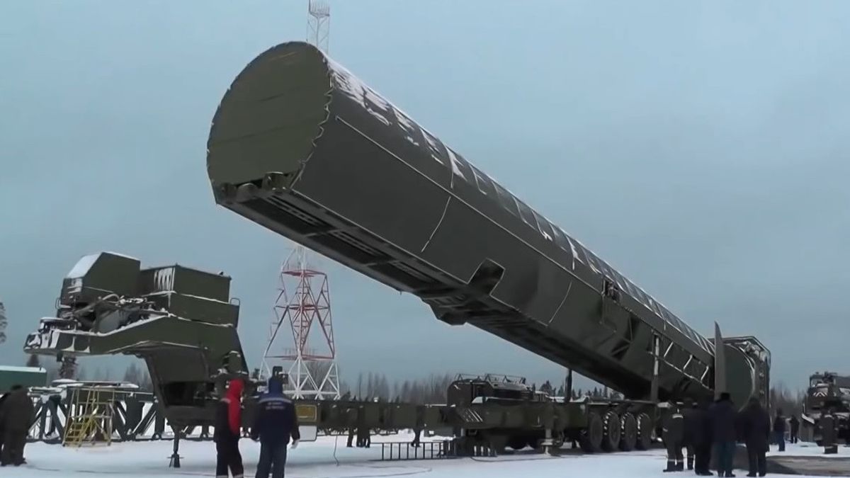 قائد قوة الصواريخ الروسية يقول إن صاروخ سارمات الباليستي عابر للقارات يمكن أن يحمل أسلحة تفوق سرعتها سرعة الصوت