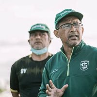 Aji Santoso Absen Jumpa Pers Jelang Derbi Jatim, Persebaya Tetap Pasang Target Akhiri Dominasi Kemenangan Beruntun Arema FC