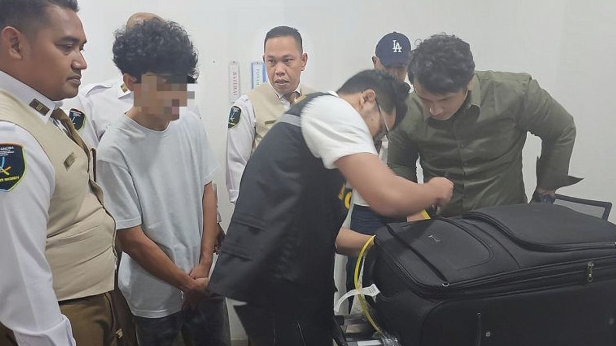 Police Arrest Prospective Passengers Bringing 2.3 Kg Of Methamphetamine At Batam Airport