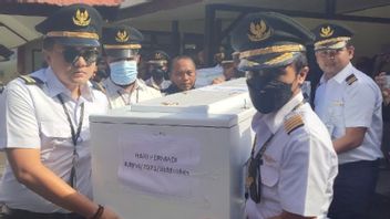 The Papua Police DVI Team Handed Over 6 Bodies Of Victims Of The SAM Air Plane Crash