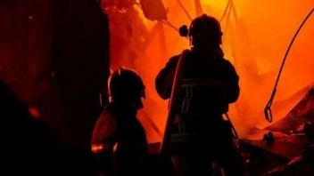 بانجارماسين - حريق ضرب سكن في بانجارماسين ، توفي 1 نتيجة للصعق بالتيار الكهربائي