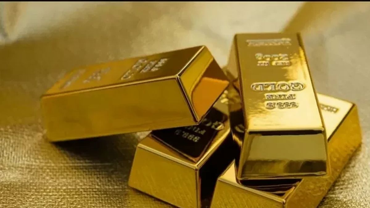 World Gold Price Slips After Four Days Of Rise