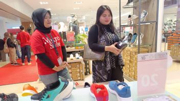 Develop Local Fashion Collection, Metro Style At Transmart Cilandak Sambut Anthusiasm For OffLine Shopping Communities