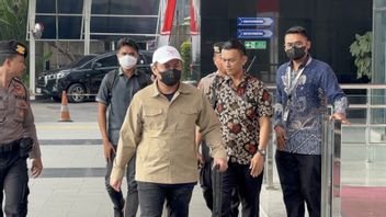 东科拉卡摄政王在被OTT贿赂后抵达KPK大楼,提高医院质量