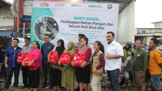 Not Only Basic Food, There Is Also Anti-Snake Serum Distributed During The Central PWI Social Service In Muara Angke