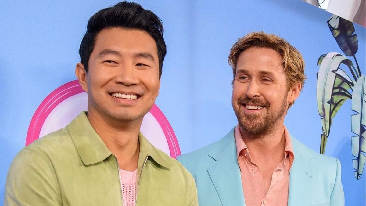 Simu Liu Bantah Bertengkar dengan Ryan Gosling di Premiere Film <i>Barbie</i>
