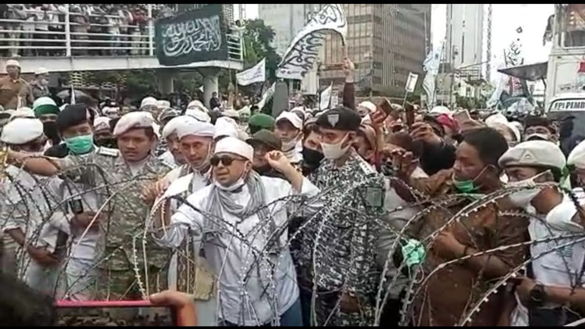 From Behind The Barbed Wire, Ustaz Haikal Hasan Gets The Statement Letter Of Defending The Prophet 211 To The French Embassy