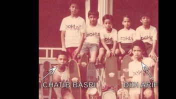Former Minister Of Finance Chatib Basri Turns Out To Be Good At Skateboarding, Tony Hawk's Age!