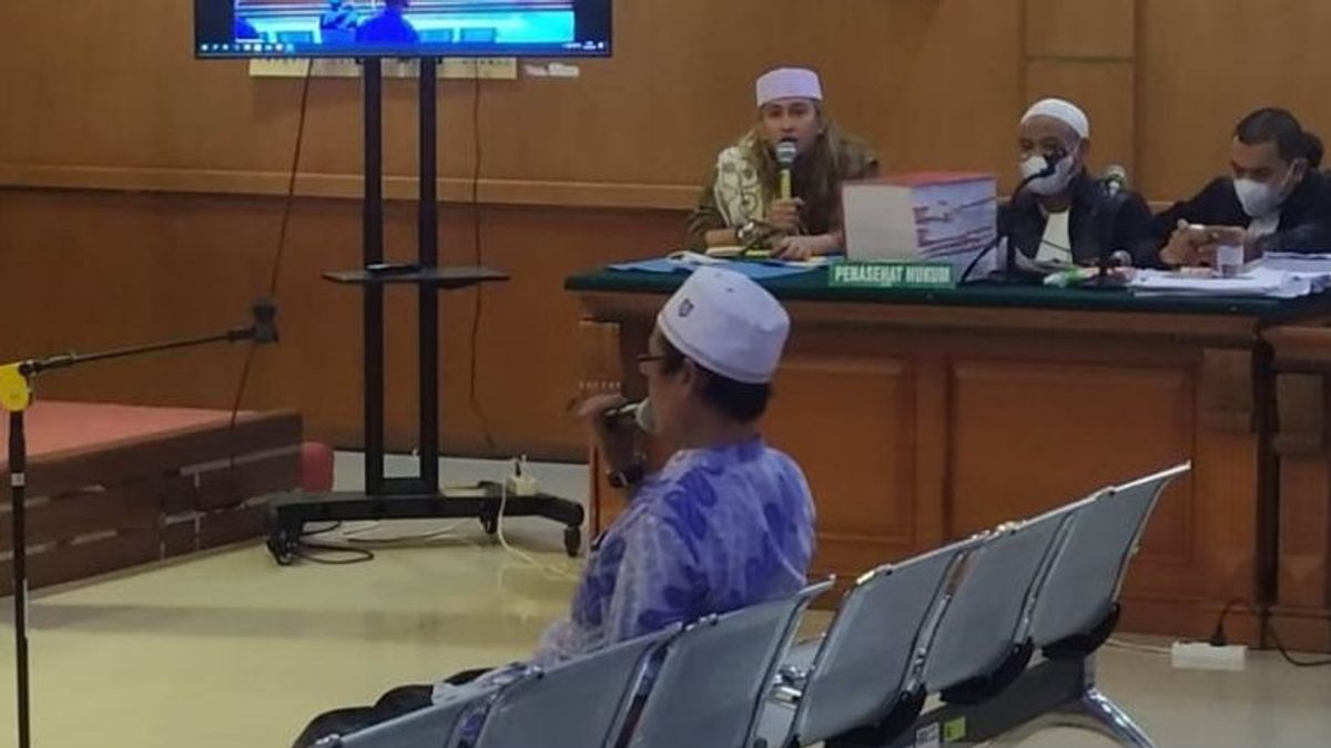 In Front Of Bahar Smith And The Judge, A Tale From Garut: Bahar's Lecture Contains Provocation And Lies