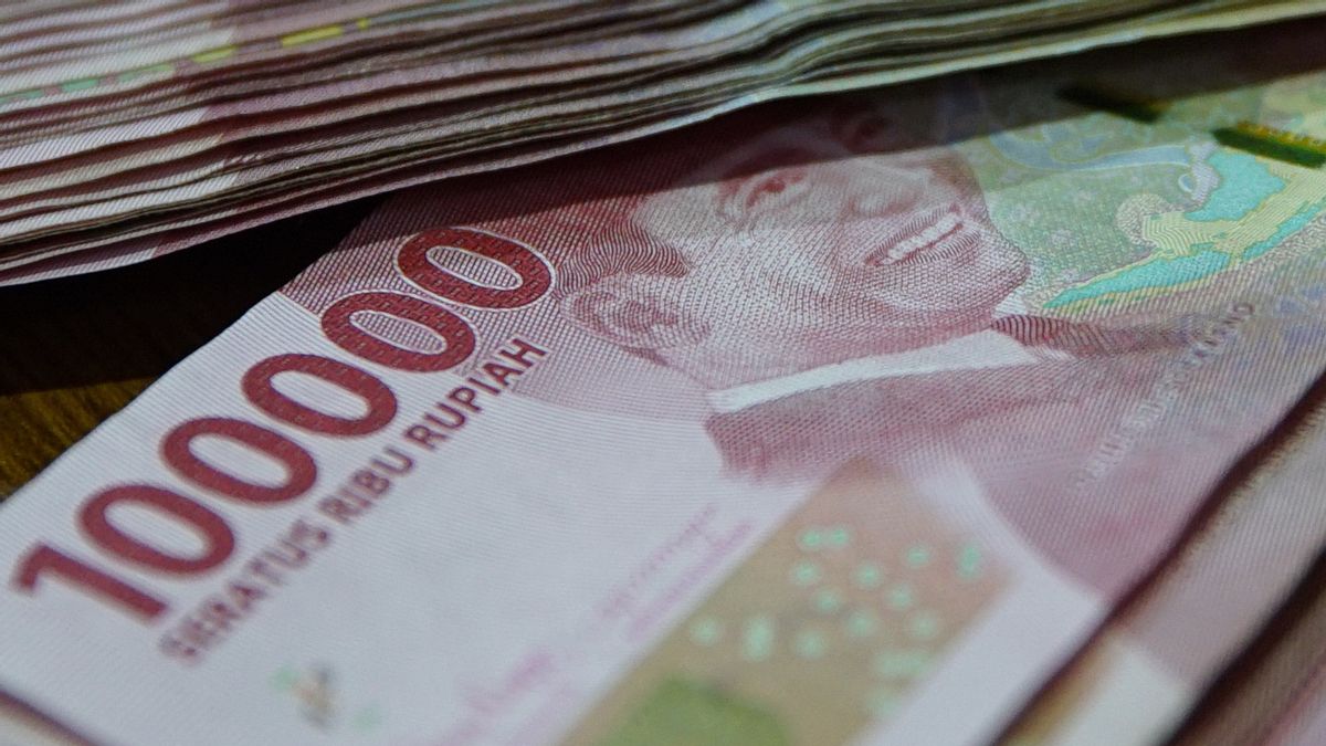 The Dollar Runs Up, Makes The Rupiah Slip 95 Points To IDR 14,378 Per ...