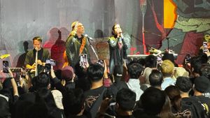 Duet Iwan Fals dan Isyana Sarasvati Ramaikan Gala Premiere Film <i>Panji Tengkorak</i>