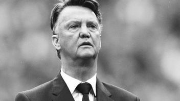 Van Gaal: It Usually Happens At Barca, When Things Go Bad They Make Foreigners Scapegoats