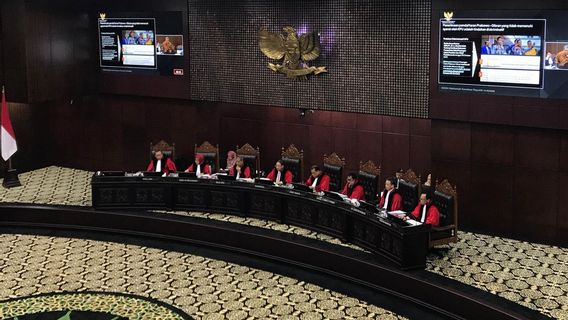 Momen Ketua KPU Terima Kasih ke KPPS: Bersedia Pinjamkan HP-nya, Negara Belum Mampu Membelikan untuk Sirekap