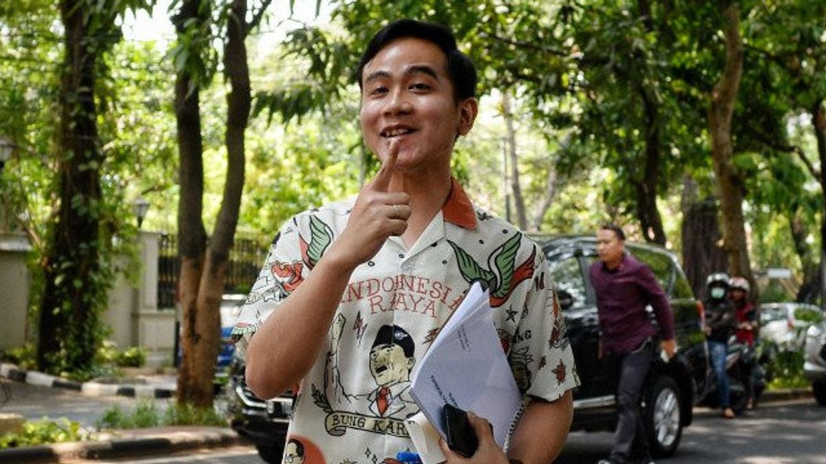Gibran Anak Jokowi Veut Que Les Commerçants Et Les Acheteurs Intensifient Les Transactions Non Monétaires Lors De La « grande Vente En Solo »