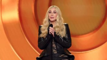 グレミー賞のチャングン瞬間、チェアがルーサー・ヴァンロスを勝者と呼ぶ