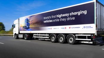 No Need To Stop, France Trials Toll Roads That Can Charge Electric Cars On Asphalt