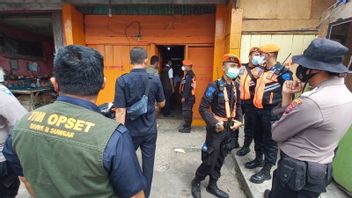2 Months Of Warning Letters Ignored, 5 Stalls Selling Alcohol On KAI's Land, Bukittinggi, West Sumatra, Were Demolished