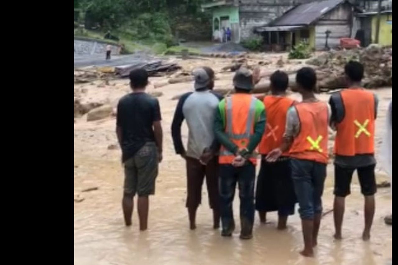 アチェ州のフラッシュ洪水でひどく被害を受けた57軒の住宅