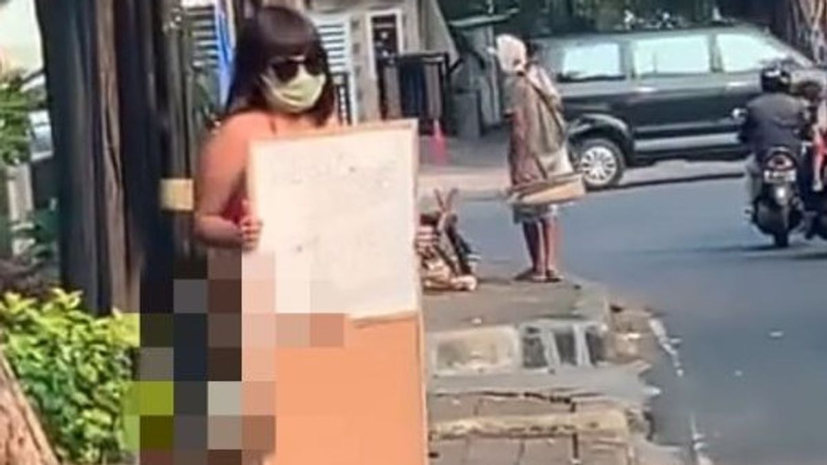 Viral Video Dinar Candy Berbikini di Pinggir Jalan Berbuah Diamankan Polisi