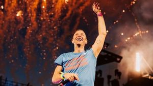 Beruntung, Pemuda Indonesia Ini Diajak Chris Martin Naik ke Panggung Saat Konser Coldplay di AS