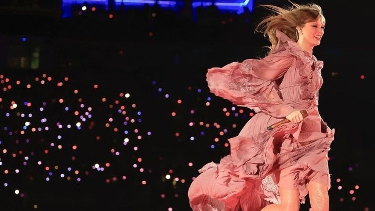泰勒·斯威夫特(Taylor Swift)在新加坡的演唱会被三名观众入侵,没有票证