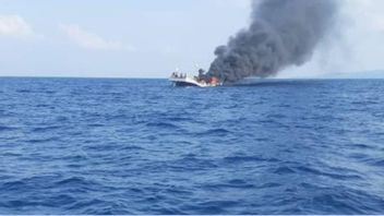13 ABK KM Inka Mina Berhasil Dievakuasi Basarnas Ternate Usai Insiden Kebakaran di Perairan Pulau Doko