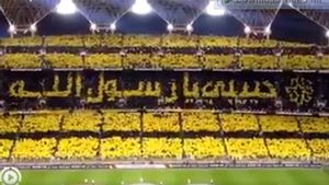 Suporter Liga Jerman Bentuk Formasi  "Ya Habibi Ya Rasulallah" dengan Jersey Kuning Peringati Maulid Nabi, Benarkah? Cek Faktanya