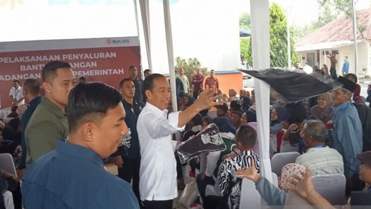 Jokowi : La distribution du riz est de qualité supérieure