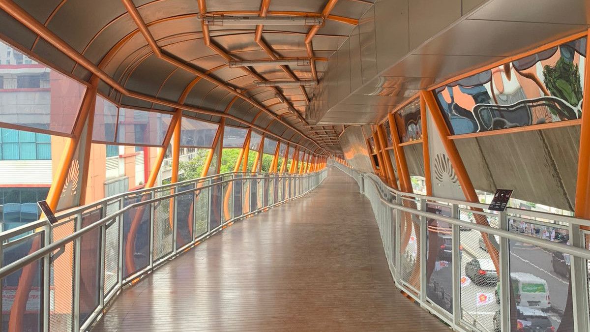 Skywalk Kebayoran Lama Feels Shocked When Crowded With People, DKI Provincial Government: Made By Elastis