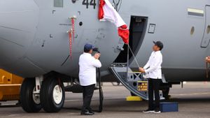 Didampingi Prabowo, Jokowi Serahkan Pesawat Super Hercules ke TNI AU