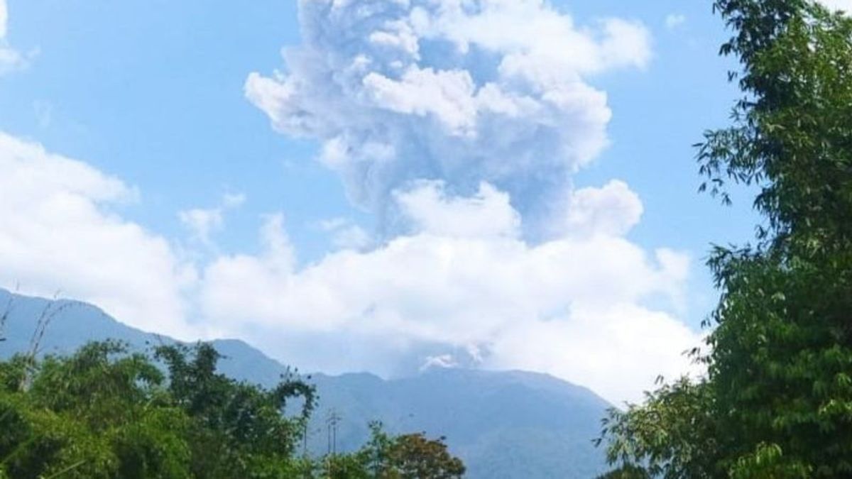 Le mont Marapi est de retour en éruption avec une colonne d'abus atteignant 1 000 mètres