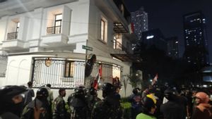 Polisi dan TNI Jaga Rumah Eko Patrio demi Ciptakan Suasana Kondusif
