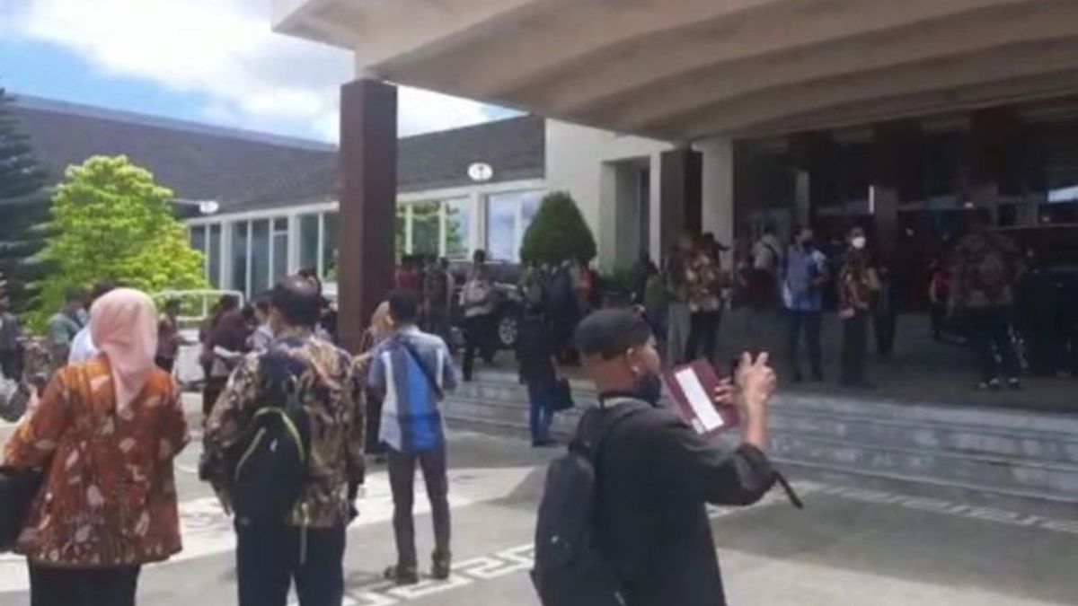 Gempa M 5,9 Guncang Ambon, Warga dan PNS di Kantor Gubernur Maluku Panik Berhamburan ke Luar
