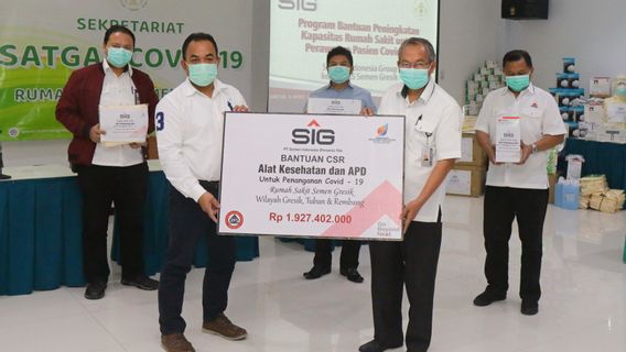 SIG Serahkan APD dan Alat Kesehatan untuk Tenaga Medis di Rumah Sakit Semen Gresik