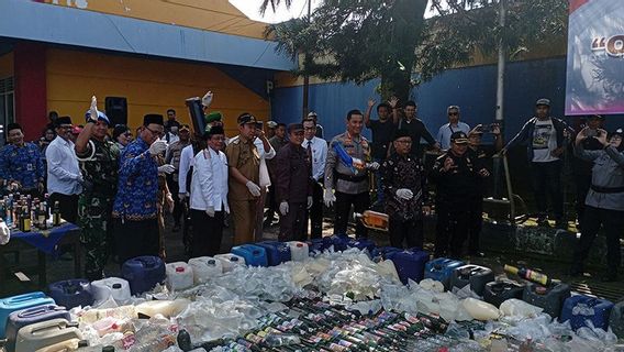 Banyumas Police Destroy Thousands Of Bottles Of Alcohol Including Brong Exhaust