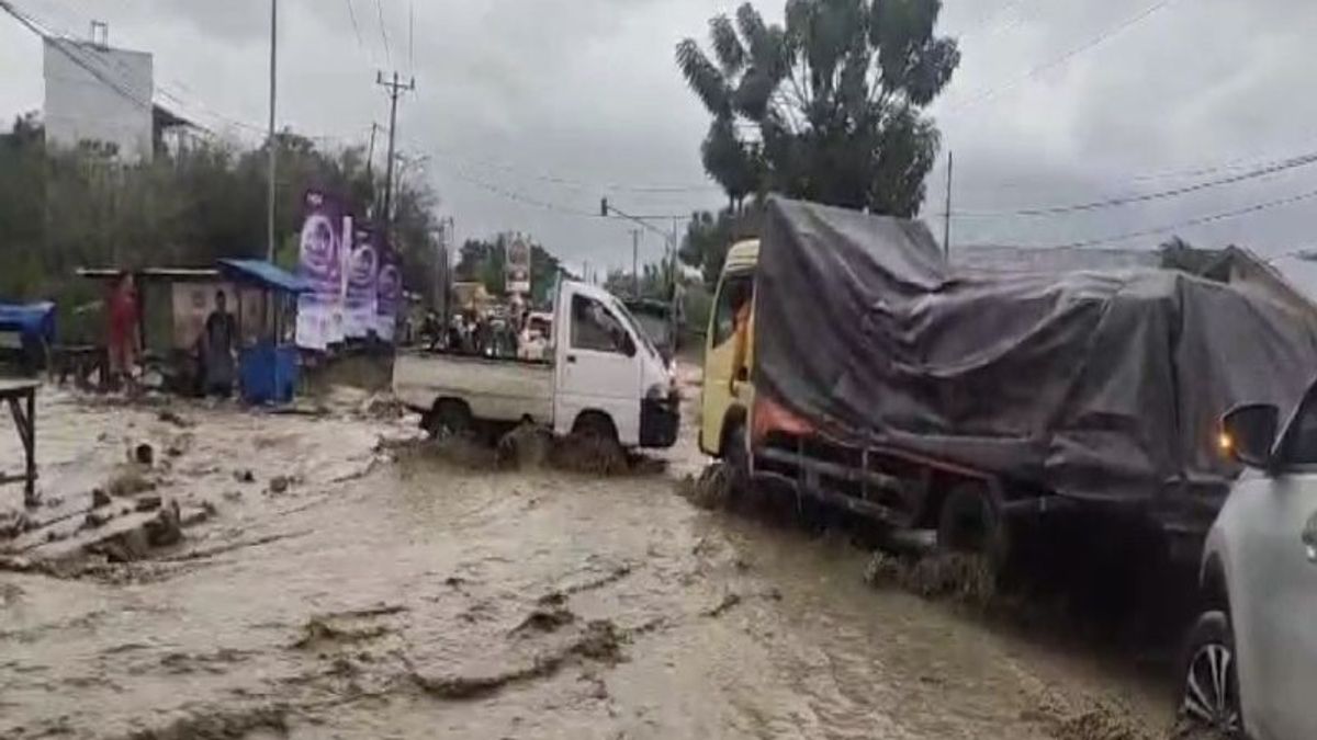 Sejumlah Titik di Palu Sulteng Terendam Banjir, Termasuk Depan Kantor Walkot