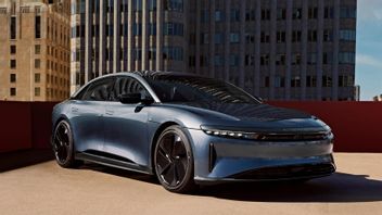 Lucid Exceeds Expectations, Hands Over 1,967 Electric Cars In First Quarter