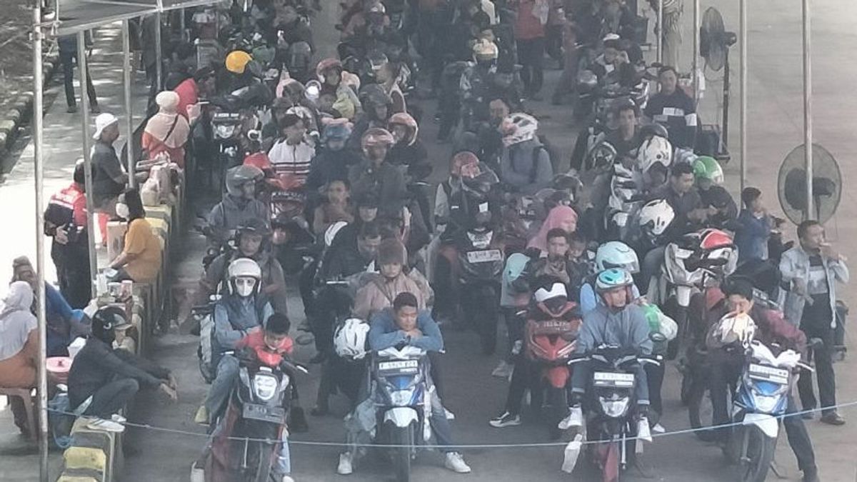 L’activité du port d’Upramasheni a baissé par rapport à hier, les sacs de stationnement sont dominés par les motos