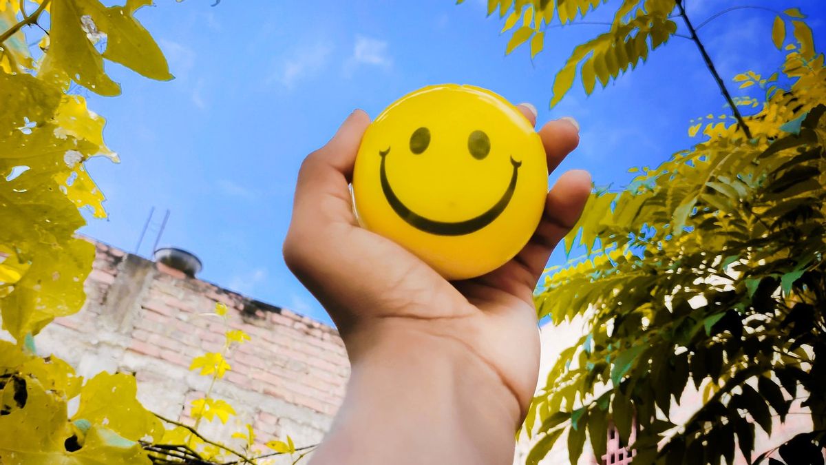 Even Though You're Not Always Happy, Here Are 5 Simple Ways To ...