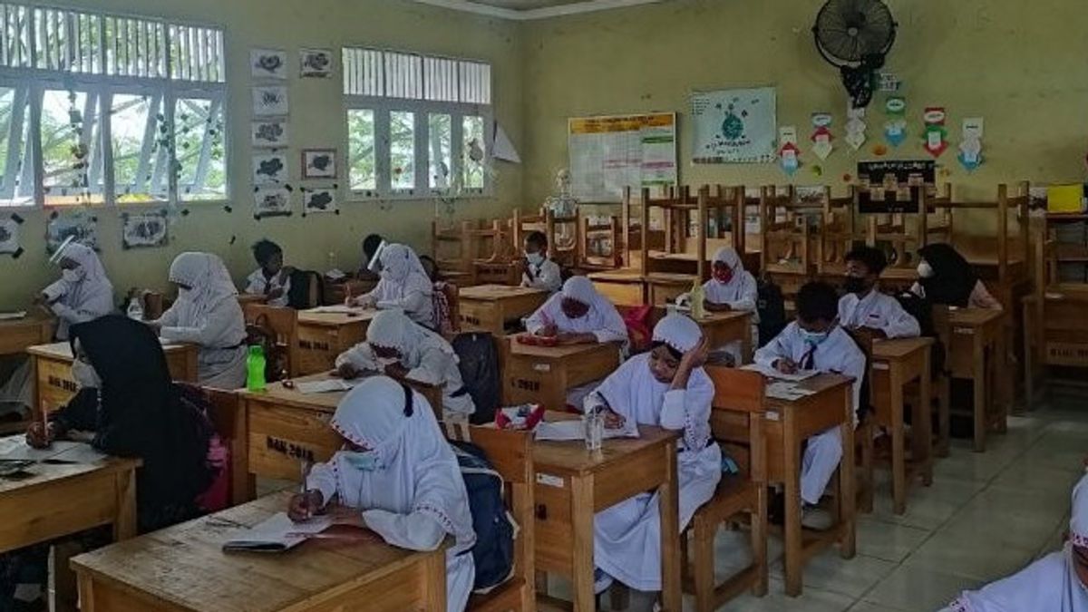Elementary And Junior High Schools In Banjarmasin Are Implementing Face-To-Face Learning Program, Education Department: Hopefully, It Goes Well