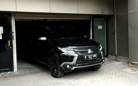 Lili Pintauli ‘Tancap Gas’ Pakai Pajero Hitam Usai Sidang Etiknya Diputus Gugur