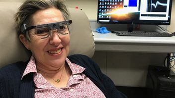 It's Not Magic, It's Not Magic, This Blind Woman Can See Again Thanks To A Brain Implant