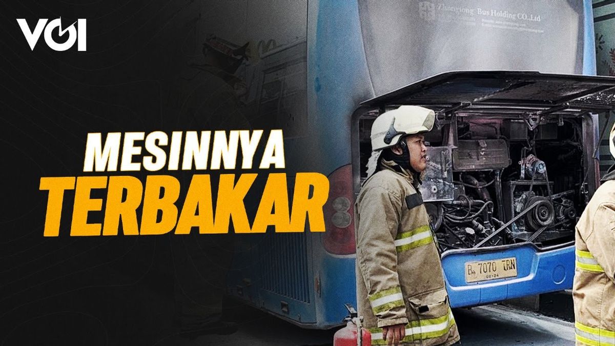 VIDEO: Diduga Korsleting Listrik, Bus Transjakarta Terbakar di Jakarta Timur