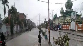 ロブ・フラッドに包囲されたクアラトゥンカル・ジャンビ市