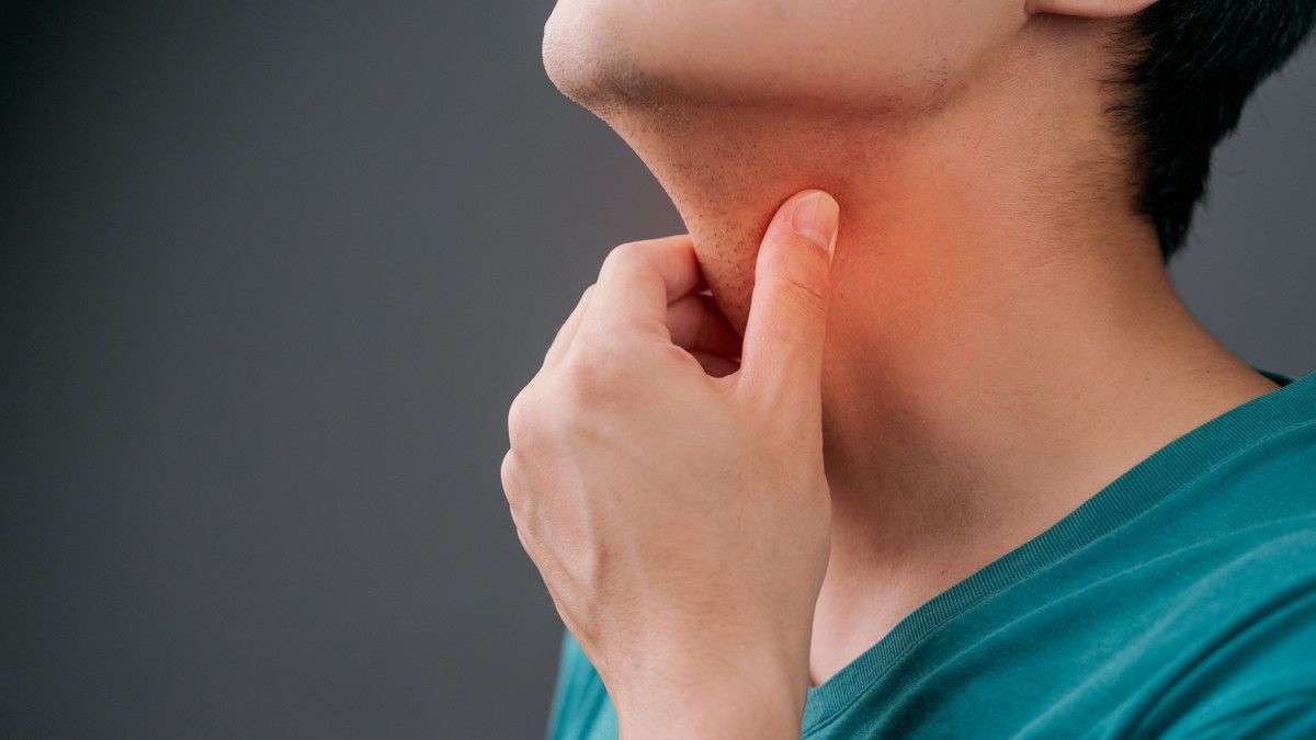 4 Cara Mengatasi Radang Tenggorokan, Ampuh & Mudah Dipraktikkan 